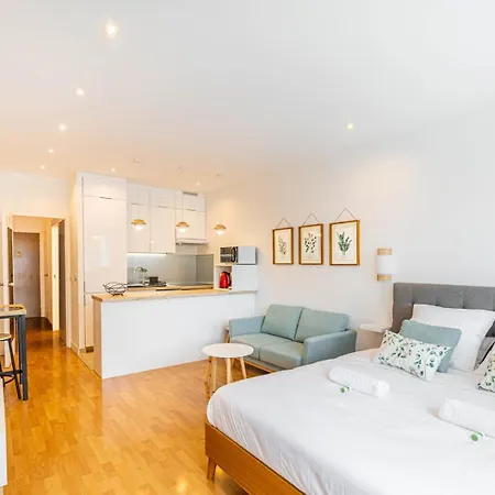 Апартаменты Guestready - Homely Nest With Balcony *